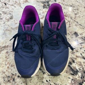 Girls Size 4 Nike Star Runner Shoes